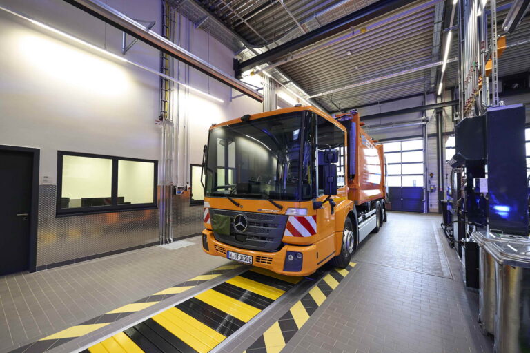 Daimler Truck opens new sales and service center for trucks and buses in Aschheim near Munich
