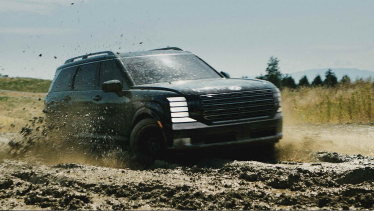 Hyundai’s New Ad Campaign with Parker Posey Proves the All-New Palisade Really Is „All That And More“