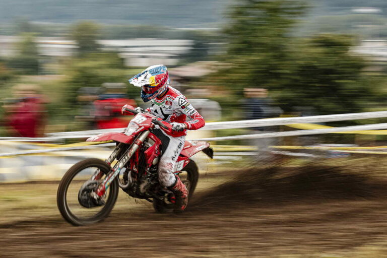Andrea Verona triumphs on home soil at endurogp of italy